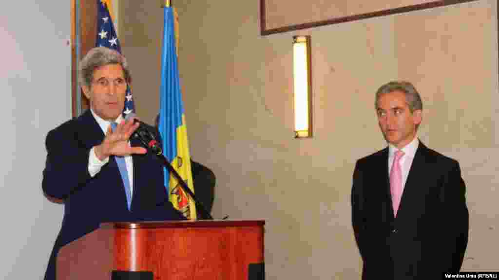 4 decembrie 2013.&nbsp;Secretarul de stat american John Kerry s-a aflat într-o vizită la Chişinău. &quot;Statele Unite consideră că integrarea europeană reprezintă cea mai bună garanţie pentru un viitor sigur şi prosper pentru Moldova&rdquo;, a spus el.