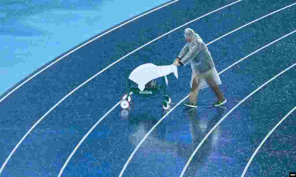 Через зливу в Ріо припинили змагання з легкої атлетики