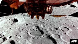 Modulul de aselenizare Blue Ghost al Firefly Aerospace, aproape de momentul aselenizării.