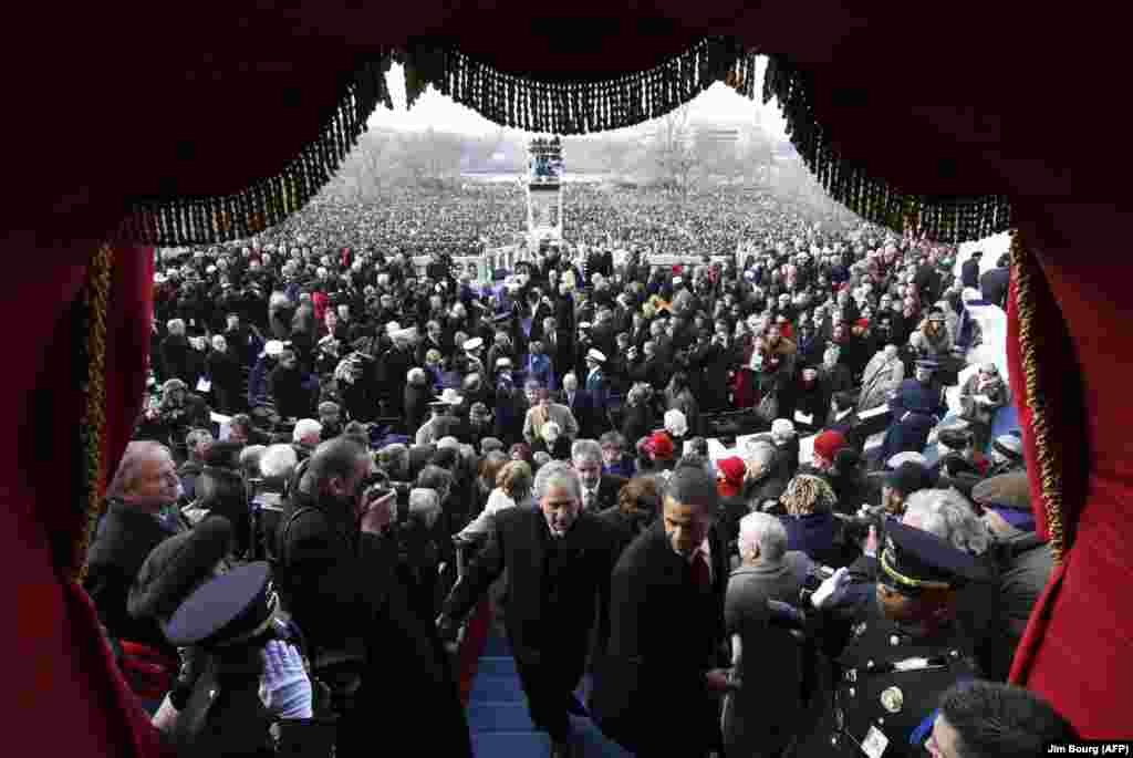 Președintele american Barack Obama și fostul președinte George W. Bush pleacă de la ceremonia de învestire după ce Obama a depus jurământul în calitate de al 44-lea președinte, pe 20 ianuarie 2009. Obama a avut două mandate.