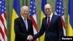 Joe Biden i Arsenij Jatsenjuk
