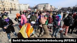 Учасники маршу рушили від Софіївської площі на Хрещатик, 8 березня 2017 року