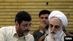 غلامحسین محسنی اژه‌ای (راست) و حسین صفار هرندی