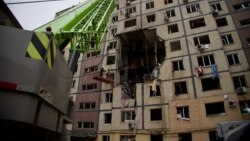 Последствия попадания дрона по многоэтажке в Днепре в ночь на 8 ноября