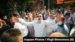 Reprezentant al uneia din taberele implicate în conflict care revendică accesul la conferința de alegerile pentru șefia organizației timișorene a PNL