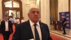 VIDEO Dan Ciocan, deputat PSD de Caracal, fuge de întrebări prin Parlament