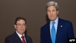 Bruno Rodriguez i John Kerry u Panami, 9. april 2015.