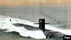 نمونه ای از زیر دریایی ایران در کلاس «غدیر» در آب های خلیج فارس.(عکس: فارس)