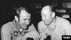 Алексей Леонов и Вэнс Бранд в Хьюстоне, 1974 год