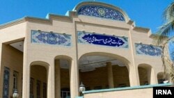 عکس ظاهراً جنبه‌ تزئینی دارد!