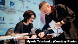 Олександр Крижанівський та Оксана Сироїд. Репетиція документальної п’єси «Сім», Київ, 25 березня 2015 року