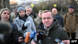 Mинистърът на отбраната на Германия Борис Писториус положи цветя на мемориала "Защитниците на Майдана". 