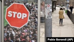 Afiș anti-migrație la Budapesta