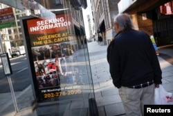 Mulți din cei care au luat cu asalt Congresul pe 6 ianuarie, au folosit rețelele de socializare pentru a documenta ce făceau. Acum, cu ajutorul imaginilor de pe rețele, sunt căutați de poliția federală (FBI), Washington 13 ianuarie 2021.