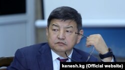Акылбек Жапаров.