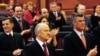 Predsednik Kosova Fatmir Sejdiu (L) i premijer Hašim Tači (D) na sednici Parlamenta u Prištini na kojoj je usvojen Ustav, 09. april 2008.