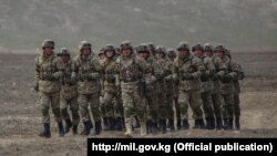 Кыргызстандын аскерлери. Иллюстрациялык сүрөт.