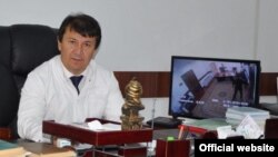 Джамолиддин Абдуллозода в бытность директором медицинского центра "Истиклол" 