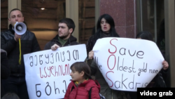 По утверждению гражданских активистов, добыча золота на рудниках RMG Gold идет с грубыми экологическими нарушениями