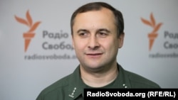 Інспектори Державної прикордонної служби ухвалюють рішення про надання дозволу громадянам на перетин кордону після перевірки документів, які таке право надають, заявив Слободян