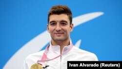 Крипак виграв заплив на 100 метрів на спині, при цьому встановивши новий світовий рекорд