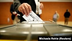 Люди голосують на виборах у Мюнхені, 24 вересня 2017 року