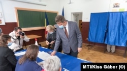 Soós Zoltán leadja a szavazatát Marosvásárhelyen