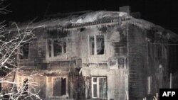 Росія - залишки згорівшого будинку для престарілих у селі Подєльск, Республіка Комі, 1 лютого 2009 р.