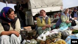 Žene na tržnici u Prizrenu