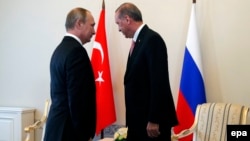 این نخستین سفر خارجی رئیس جمهور ترکیه پس از کودتای نافرجام تعدادی از نظامیان این کشور علیه دولت او به شمار می‌رود.