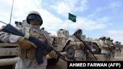 نیروهای نظامی عربستان سعودی در پایگاه نظامی ائتلاف عربی در جنوب عدن