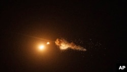 По словам мэра столицы, падение обломков сбитых беспилотников зафиксировали в нескольких районах Киева, в результате чего возникли пожары, повреждены жилые дома (фото иллюстративное)