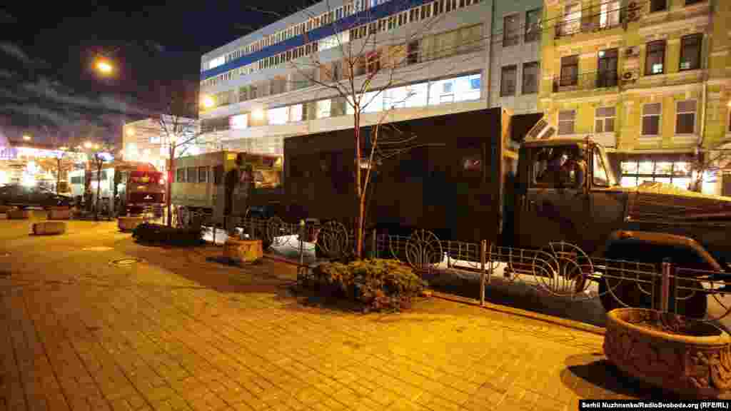 Громадський спокій забезпечували більше ніж сотня правоохоронців: бійці Нацгвардії, спецпідрозділу поліції та поліція діалогу&nbsp;