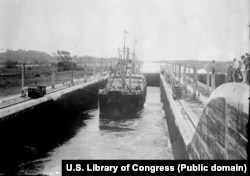 Судно SS Ancon первым прошло по Панамскому каналу 15 августа 1914 года