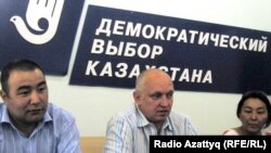 Катталбаган "Алга" партиясынын өкүлдөрү Кенже Аденов, Владимир Козлов, Айжангүл Амирова. 