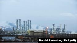 Ирандагы өзөктүк кубат ишканаларынын бири. Арак шаары. 2011-жылдын 15-январы.