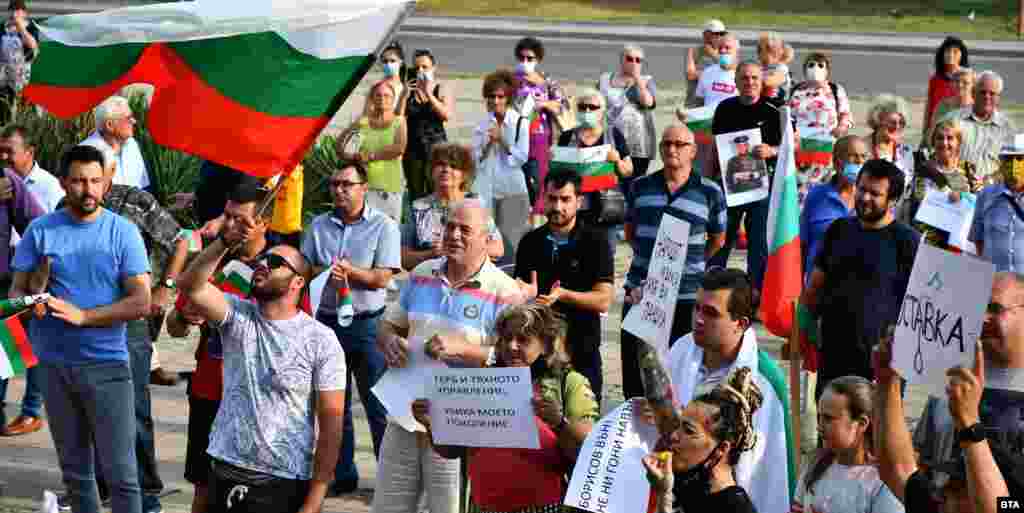 Незадоволни од владата се собраа и во Разград.
