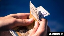 Кыргызский сом.