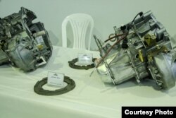 گیربکس اتوماتیک ایران‌خودرو در اصل یک گیربکس شرکت میتسوبیشی است که دانش فنی آن از طریق شرکت چینی دانگ اتومبیل به ایران‌خودرو منتقل شده است.