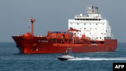 مشتریان ایران در دور قبلی تحریم‌ها هر شش ماه یک بار بایستی ۲۰ درصد از خرید خود را کاهش می‌دادند.