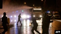 Propunerea guvernului britanic de a grația faptele și crimele comise în timpul confictului din Irlanda de Nord ar putea duce la noi violențe. 