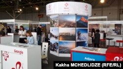 По мнению экспертов, политика государства направлена на привлечение как можно большего количества туристов, а не на качественное развитие отрасли