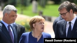 Samiti i Sofjes - Presidenti i Kosovës, Hashim Thaçi, kancelarja gjermane, Angela Merkel dhe presidenti i Serbisë, Aleksandar Vuçiq.