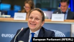 Оливер Вархели