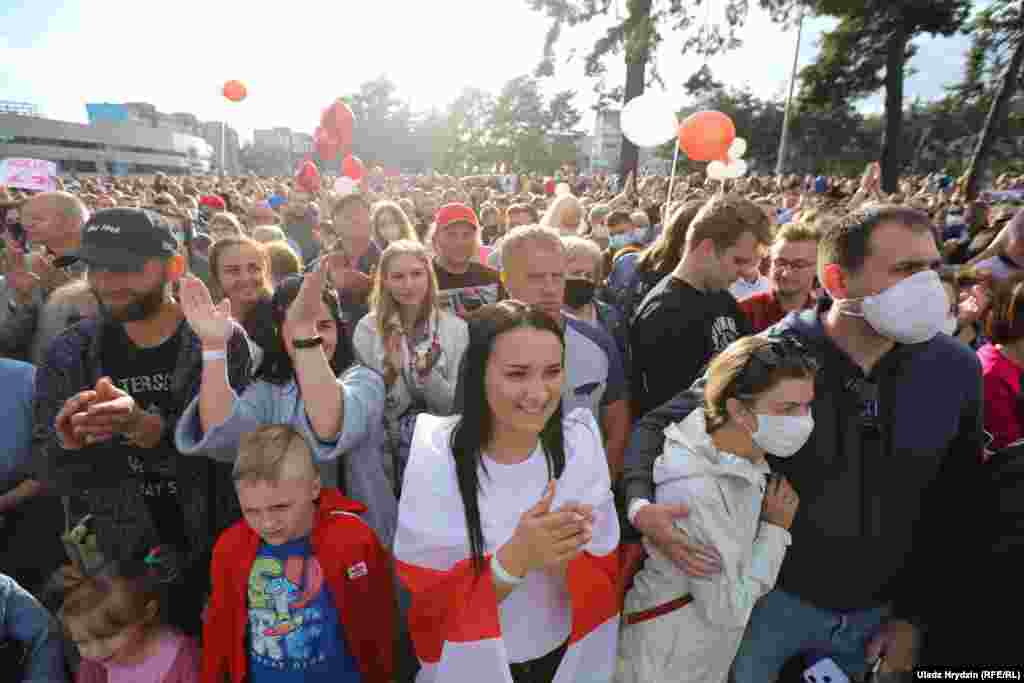 În ciuda faptului că domină toate eșaloanele puterii, Lukașenka se confruntă acum cu ceea ce pare a fi cea mai mare provocare a guvernării sale de peste un sfert de secol.