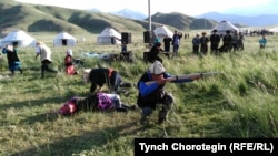 Көлдөгү Кырк-Шейит жергесиндеги талаада 1916-жылкы көтөрүлүш тууралуу драмалык оюн коюу учуру. Тоң району. 05.8.2016.