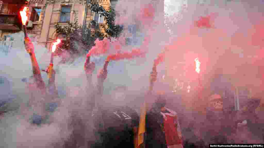 Учасники запалили фаєри і дими &nbsp;