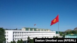 Ош шаарынын мэриясынын имараты. Архивдик сүрөт.