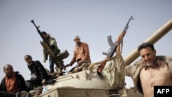 Pobunjenici se pripremaju za bitku u Ajdabiji, 02. mart 2011.
