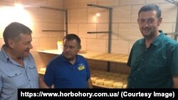 Антон Мільчевич ділиться досвідом сироваріння